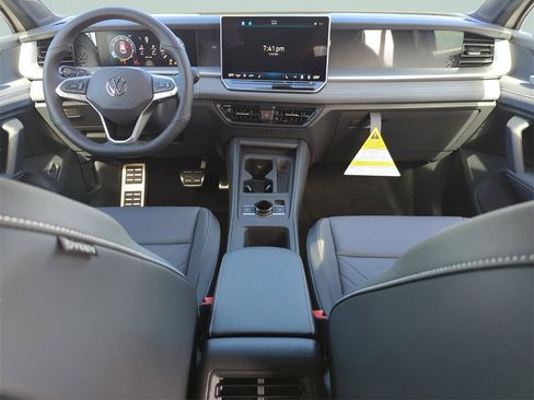 New 2026 Volkswagen Tiguan SE R-Line image 43