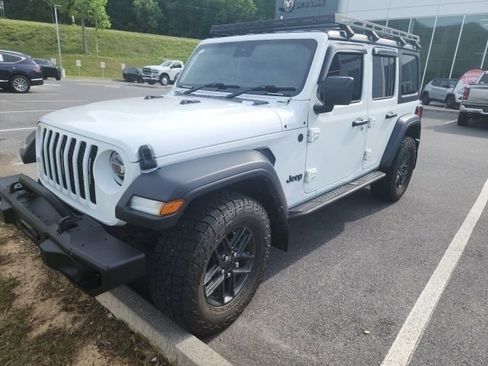 Used 2024 Jeep Wrangler Unlimited Sport w/ Convenience Group AWD/4WD image 2