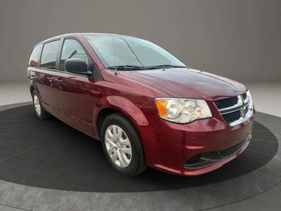Used 2018 Dodge Grand Caravan SE w/ UConnect Hands-Free Group