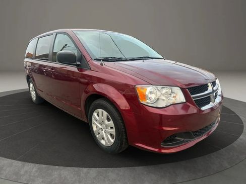 Used 2018 Dodge Grand Caravan SE w/ UConnect Hands-Free Group image 3