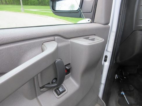 Used 2019 Chevrolet Express 2500 w/ Driver Convenience Package RWD image 28