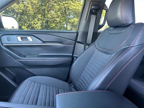 Used 2025 Ford Explorer ST-Line w/ ST-Line Street Pack AWD/4WD image 14