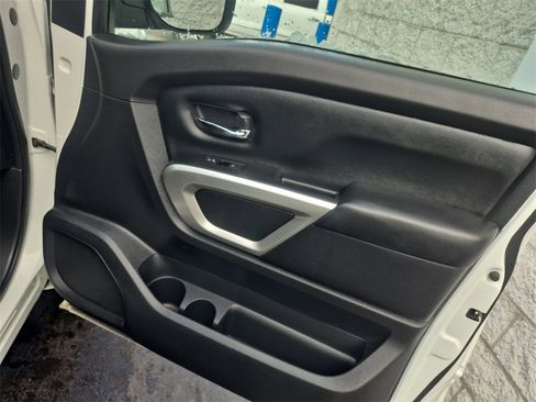 Used 2023 Nissan Titan SV image 21