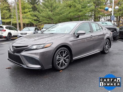 Used 2023 Toyota Camry SE image 3