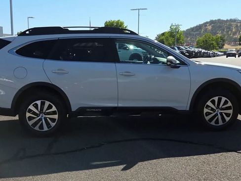 Used 2022 Subaru Outback Premium AWD/4WD image 9