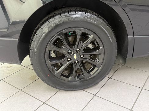 Used 2018 Chevrolet Equinox LT FWD image 14
