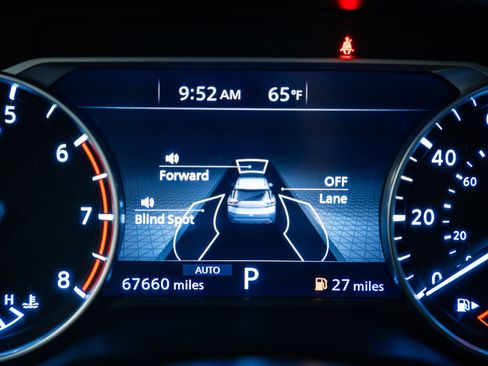 Used 2023 Nissan Rogue SV AWD/4WD image 38