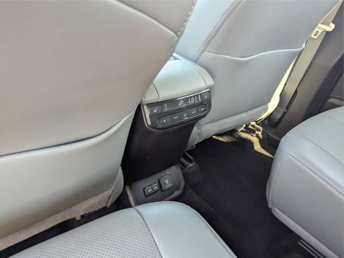 Used 2024 Toyota Highlander Platinum image 18