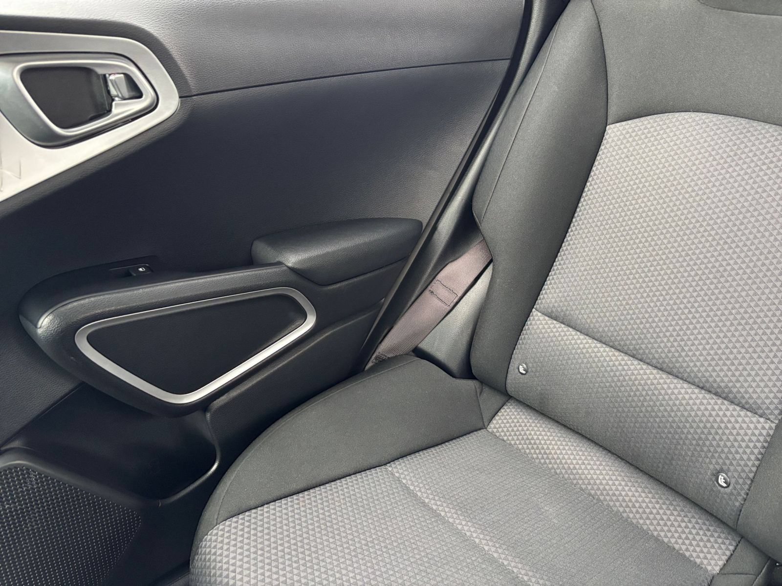 Used 2025 Kia Soul LX w/ LX Technology Package FWD image 36