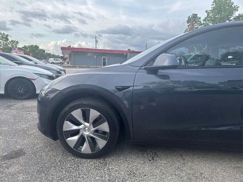 Used 2022 Tesla Model Y Long Range AWD/4WD image 23