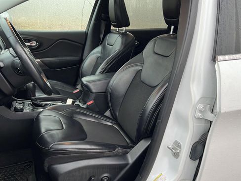 Used 2019 Jeep Cherokee Latitude Plus w/ Comfort/Convenience Group image 7