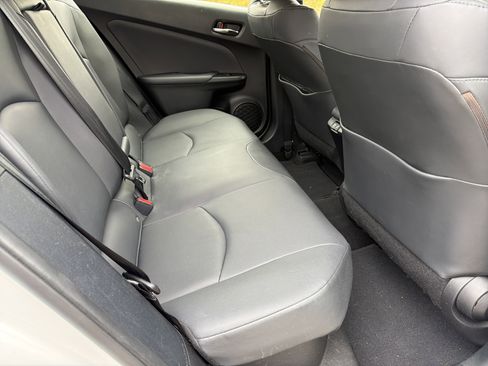 Used 2021 Toyota Prius LE image 15