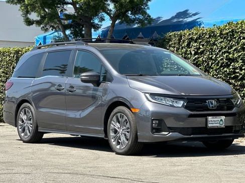 New 2026 Honda Odyssey Touring image 2