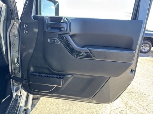 Used 2017 Jeep Wrangler Sahara image 22