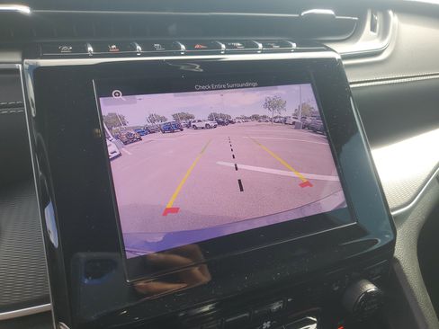 Used 2025 Jeep Grand Cherokee L Altitude RWD image 21