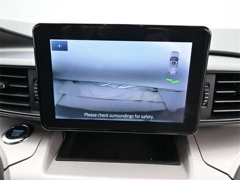 Used 2024 Ford Explorer XLT image 18