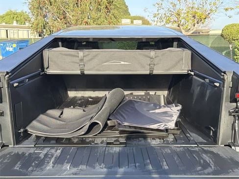 Used 2024 Tesla Cybertruck AWD Crew Cab image 33