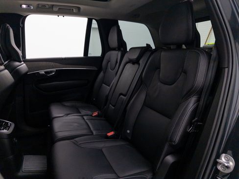 Used 2022 Volvo XC90 T8 Inscription w/ Advanced Package image 32