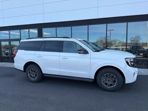 New 2026 Ford Expedition Active image 2