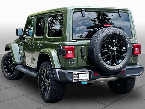Used 2022 Jeep Wrangler Unlimited Sahara w/ Cold Weather Group AWD/4WD image 12