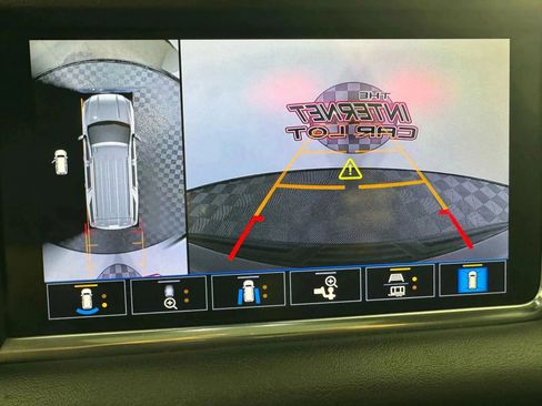 Used 2021 GMC Yukon XL Denali w/ Advanced Technology Package AWD/4WD image 19