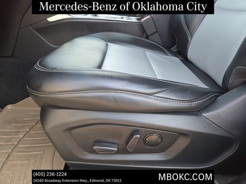 Used 2022 Ford Explorer XLT w/ Equipment Group 202A AWD/4WD image 19