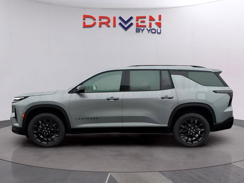 New 2026 Chevrolet Traverse LT w/ Midnight/Sport Edition image 2