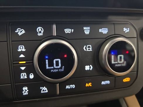 New 2026 Land Rover Defender 130 X-Dynamic SE AWD/4WD image 17
