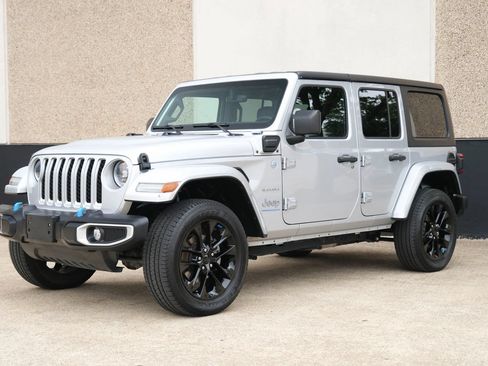Used 2023 Jeep Wrangler Unlimited Sahara AWD/4WD image 5