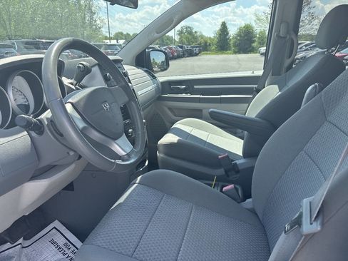 Used 2010 Dodge Grand Caravan Hero FWD image 12
