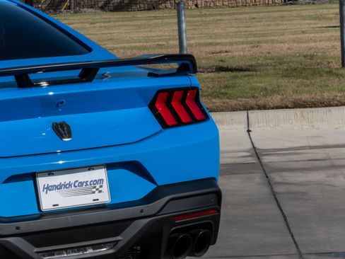 Used 2025 Ford Mustang Dark Horse image 8