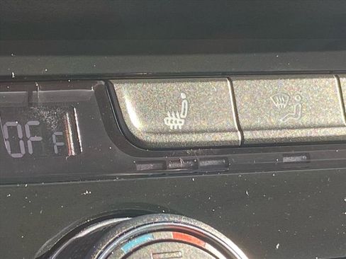 Certified 2024 Volkswagen Taos SE image 16