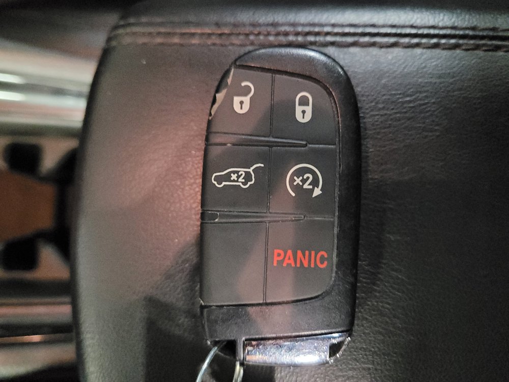 Used 2025 Jeep Compass Latitude w/ Sun & Sound Group AWD/4WD image 32