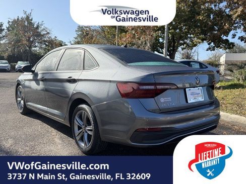 Certified 2024 Volkswagen Jetta SE image 4