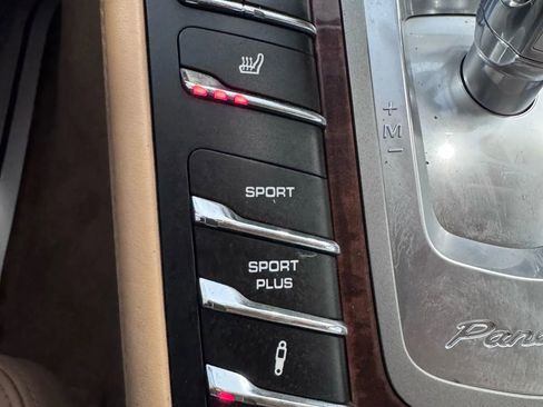 Used 2013 Porsche Panamera GTS image 31