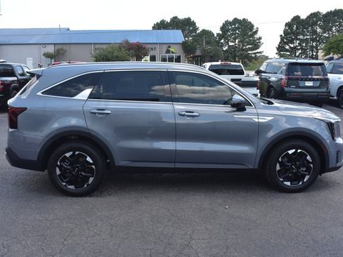 Used 2025 Kia Sorento S w/ Panoramic Sunroof Package FWD image 4