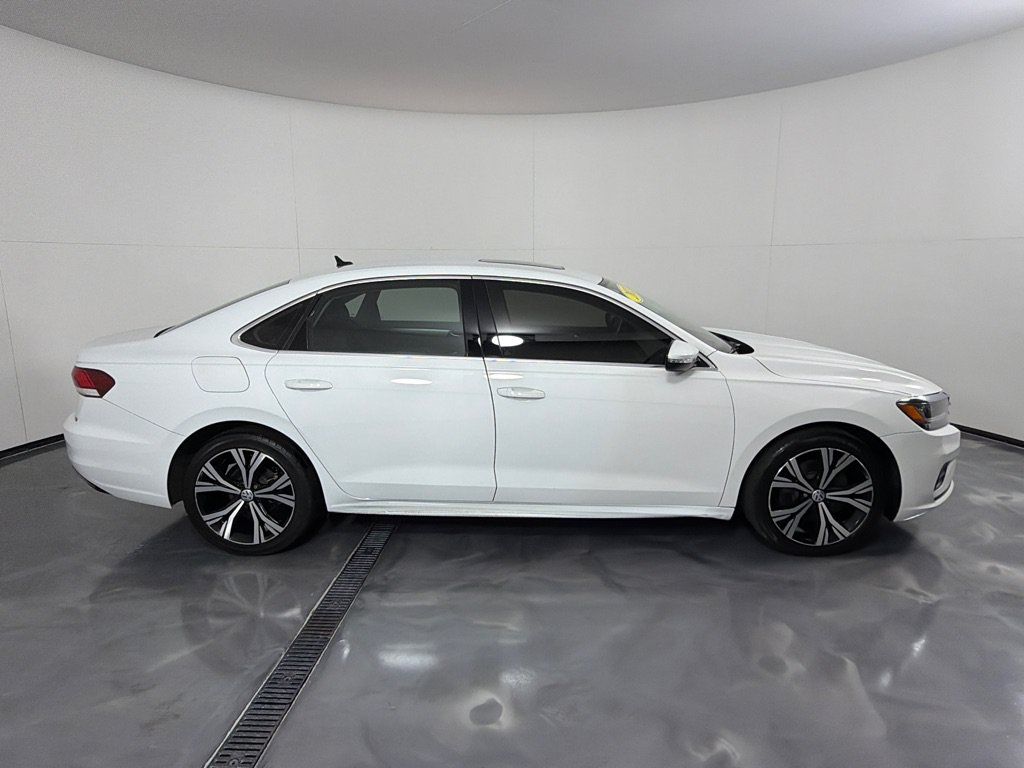 Used 2021 Volkswagen Passat 2.0T SE FWD image 4