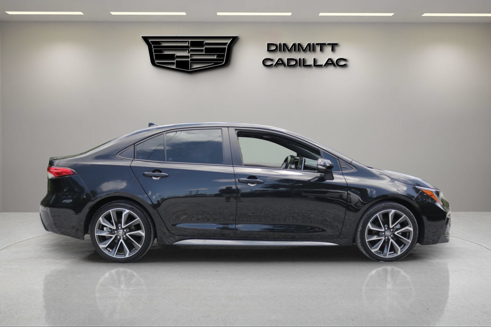 Used 2020 Toyota Corolla XSE FWD image 4