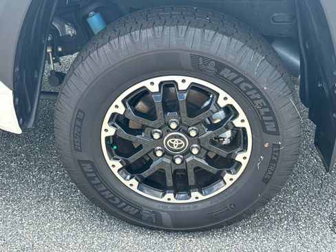 New 2025 Toyota Tundra SR5 w/ TRD Off-Road Package AWD/4WD image 19