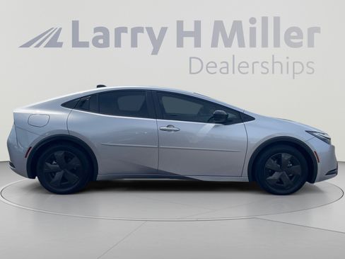 Certified 2026 Toyota Prius Plug-In Hybrid FWD image 6
