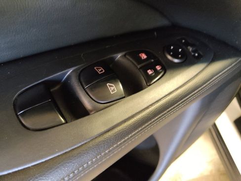 Used 2018 Nissan Pathfinder SV w/ Cargo Package image 27