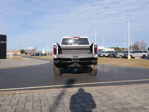 New 2026 GMC Sierra 2500 AT4X image 5