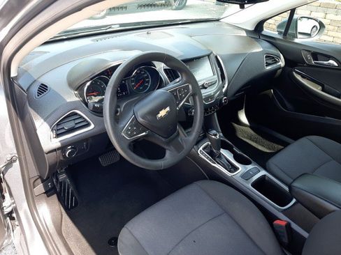 Used 2018 Chevrolet Cruze LT w/ Convenience Package FWD image 17