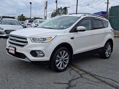 Used 2017 Ford Escape Titanium image 3