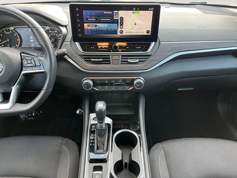 Used 2023 Nissan Altima 2.5 SV w/ SV Premium Package image 13