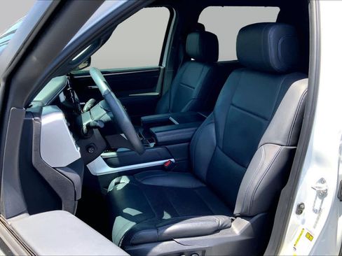 Used 2024 Toyota Tundra Platinum AWD/4WD image 7