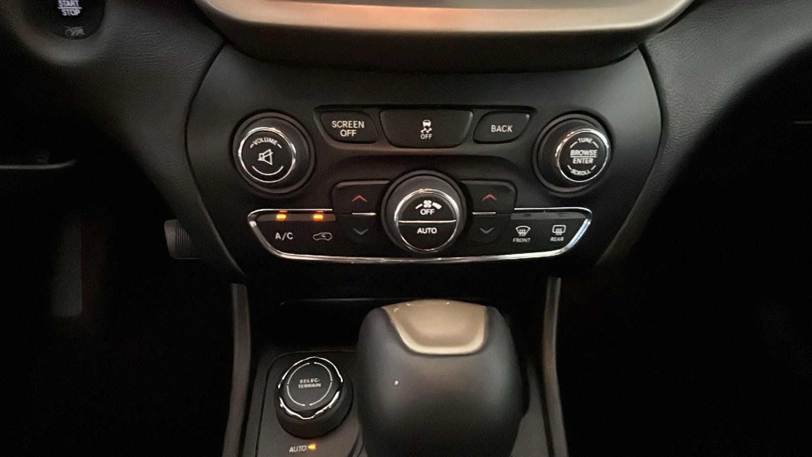 Used 2018 Jeep Cherokee Limited w/ High Altitude Package AWD/4WD image 26