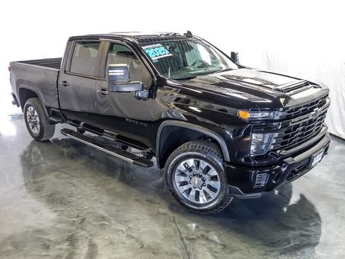 Used 2025 Chevrolet Silverado 2500 Custom w/ Custom Value Package AWD/4WD image 6