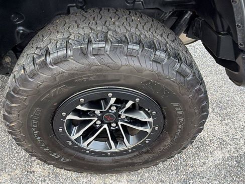 Used 2024 Jeep Wrangler Unlimited Rubicon w/ XTREMEE 35" Tire Package AWD/4WD image 12
