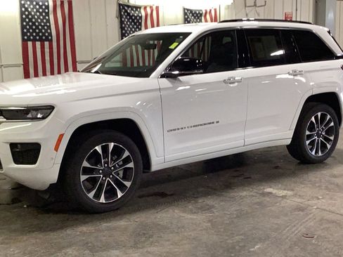 Used 2023 Jeep Grand Cherokee Overland w/ Luxury Tech Group IV AWD/4WD image 2